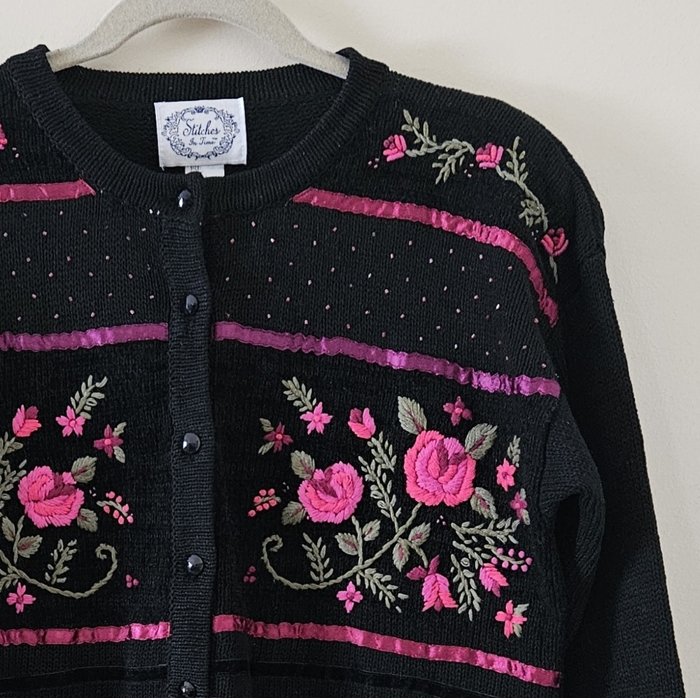 VTG 90s Cottagecore Grandma Black Pink Embroidered Floral Cardigan Sweater Small - Picture 4 of 9